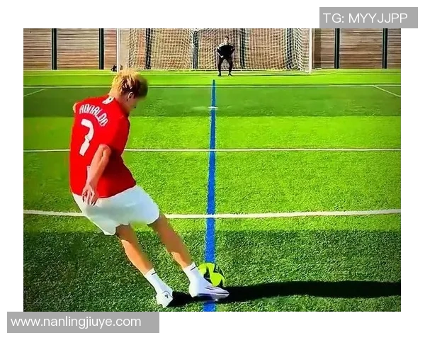 足球比赛指导全攻略助你轻松掌握比赛技巧与战术分析 足球比赛指导全攻略助你轻松掌握比赛技巧与战术分析