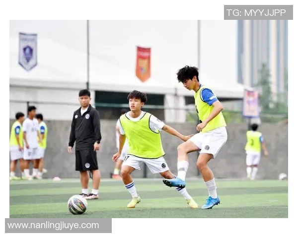 足球中华:传承与创新的融合之路,探索中国足球的未来发展与国际影响力 足球中华:传承与创新的融合之路,探索中国足球的未来发展与国际影响力